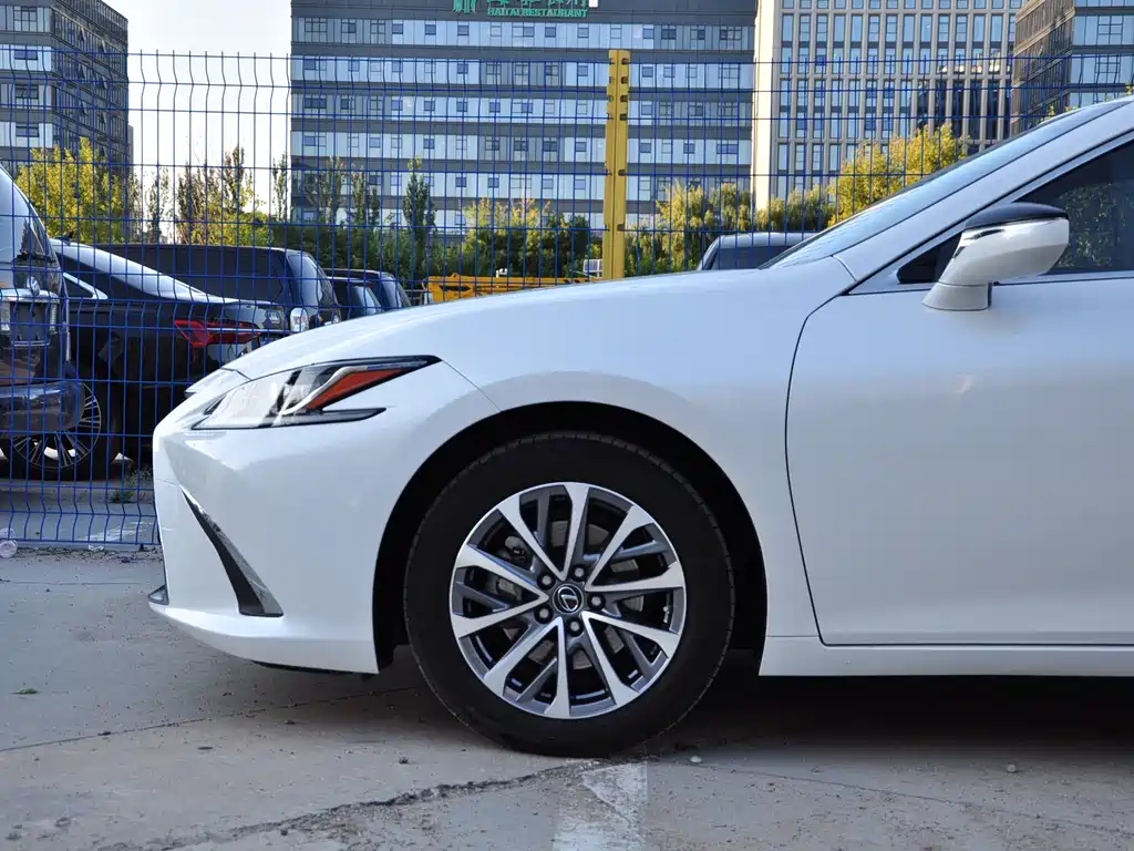 Lexus ES — миниатюра 16