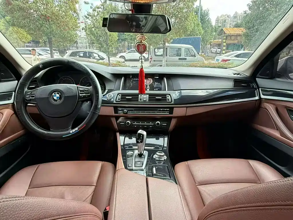 BMW 5 Series (Import) — миниатюра 7