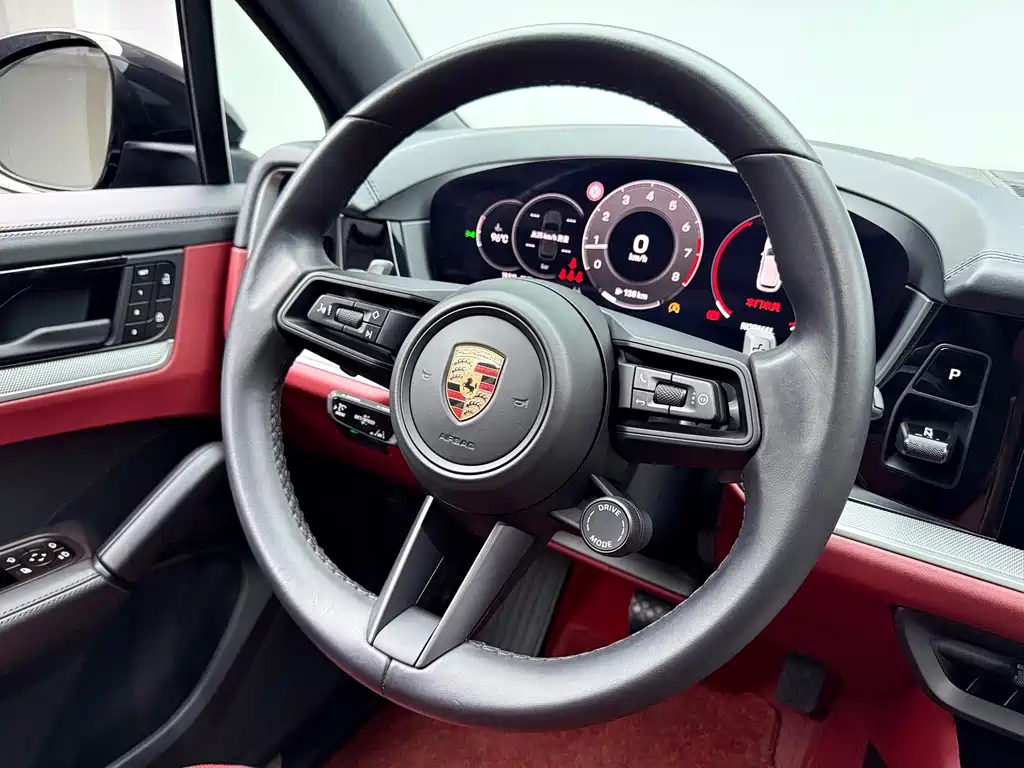 Porsche Cayenne — миниатюра 10