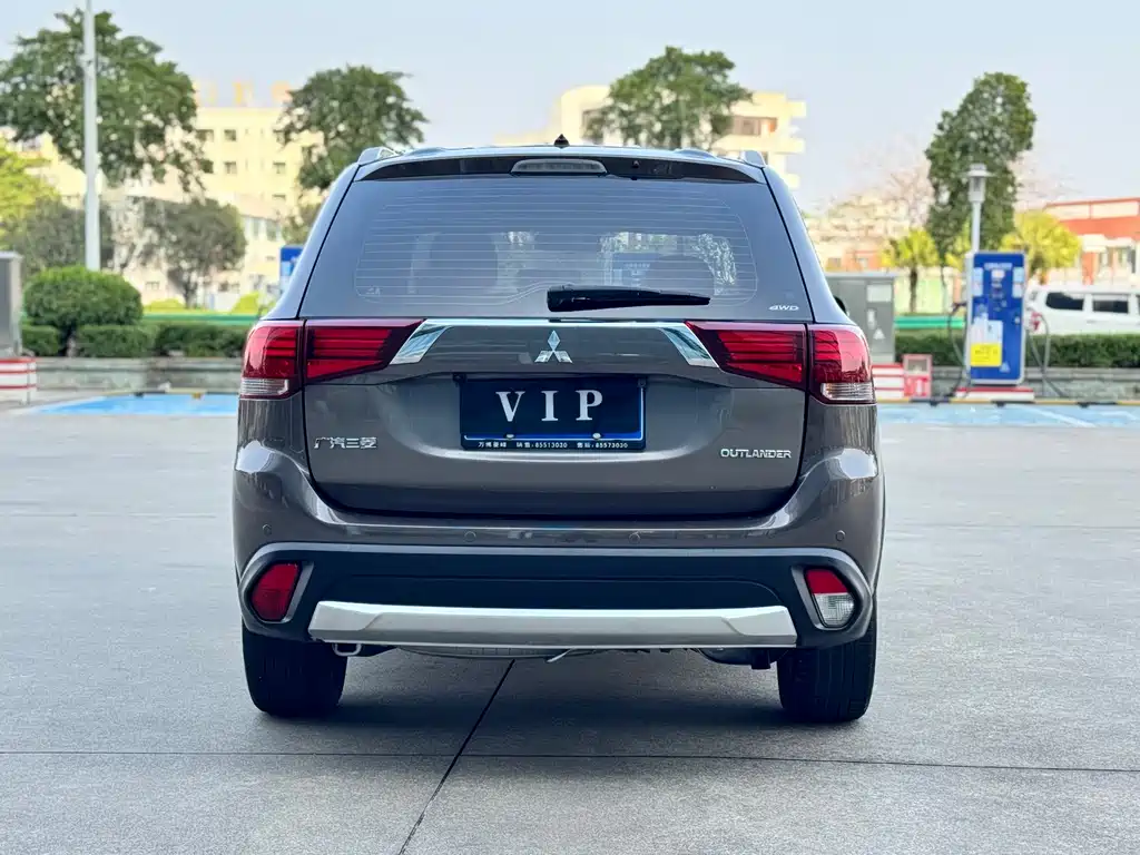 MITSUBISHI OUTLANDER