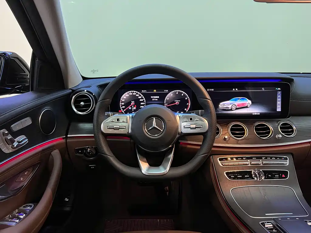 Mercedes-Benz E-Class — миниатюра 11