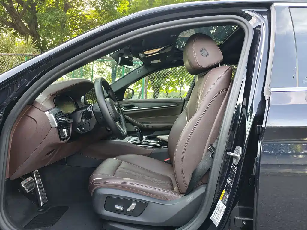 BMW 5 Series New Energy — миниатюра 5