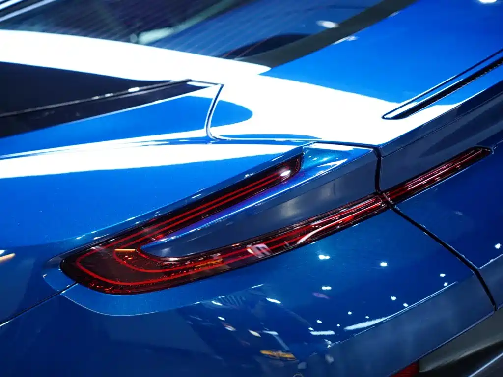 Aston Martin DB11 — миниатюра 20
