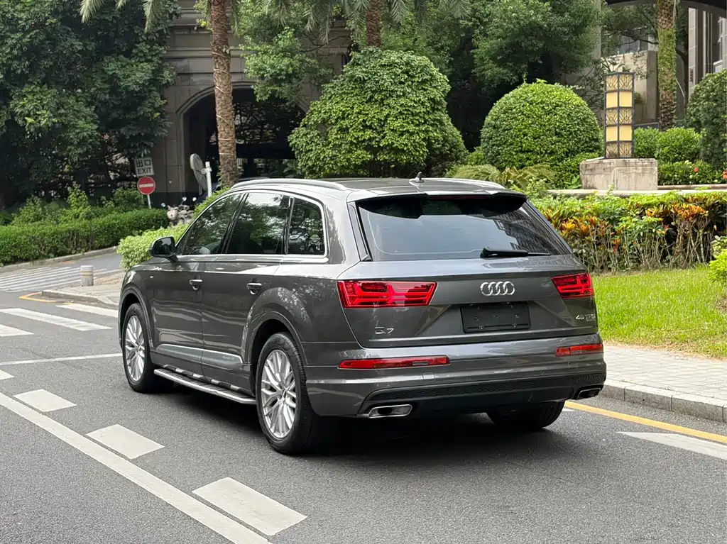 Audi Q7 — миниатюра 14