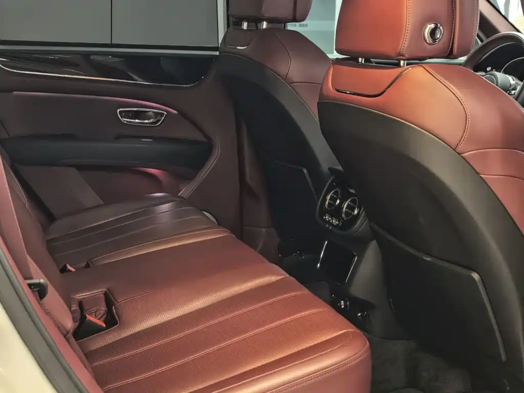 Bentley Bentayga — миниатюра 15