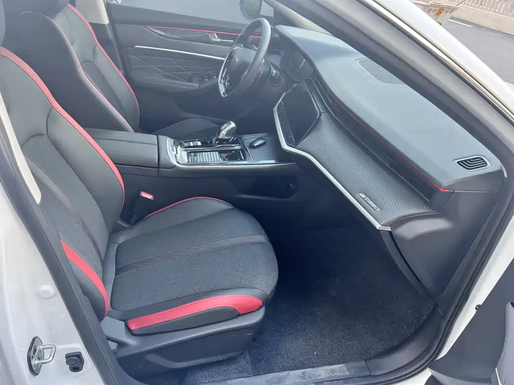 DONGFENG YI HYUN MAX