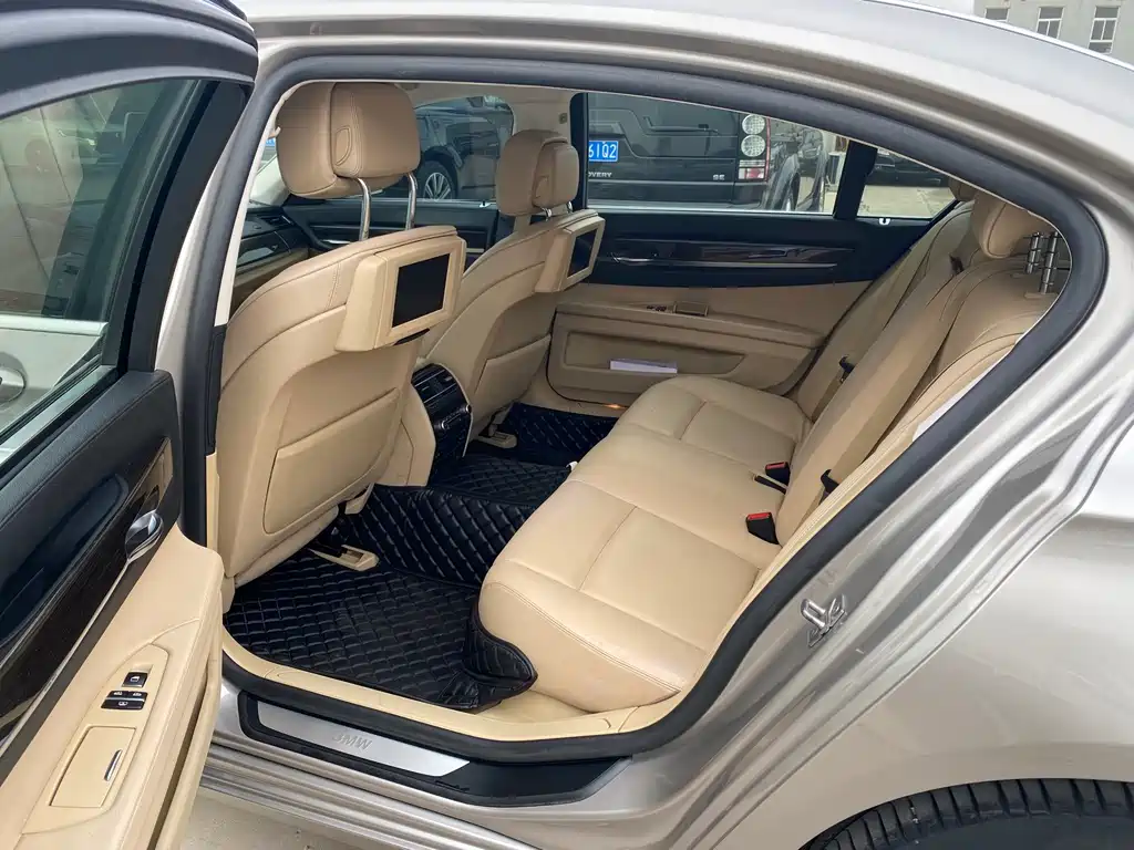 BMW 7 Series 7 2011 740Li