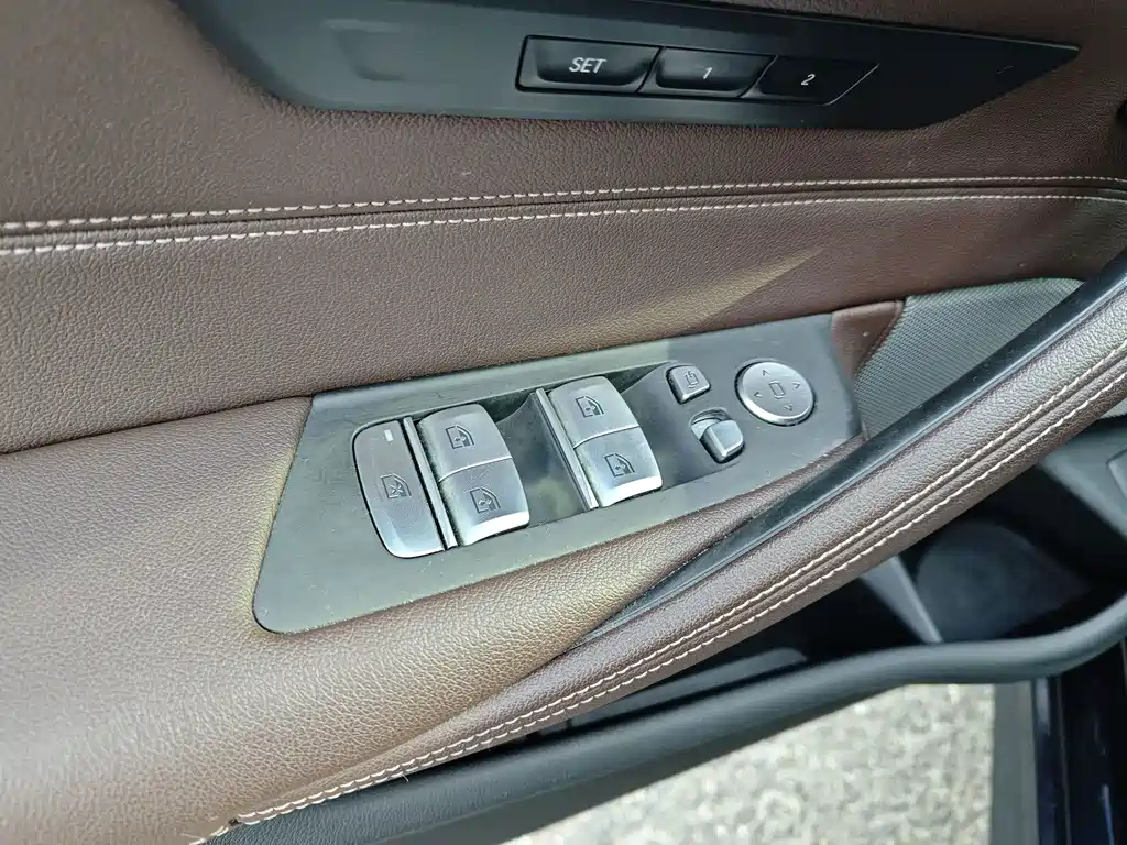 BMW 5 Series New Energy — миниатюра 20