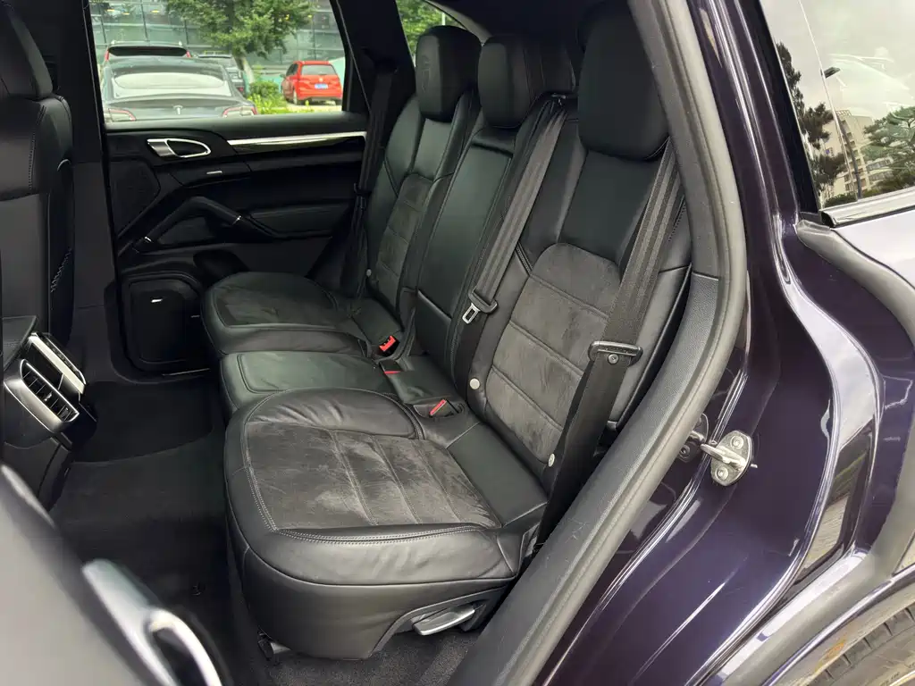 Porsche Cayenne — миниатюра 13