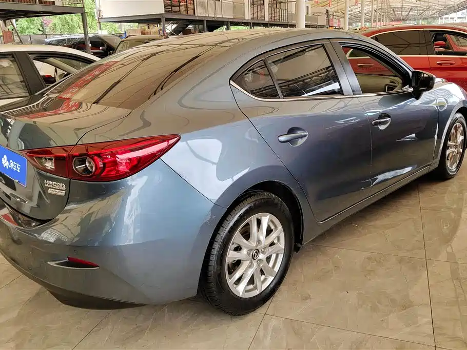 Mazda Mazda3 3 2014 1.5L AT Luxury