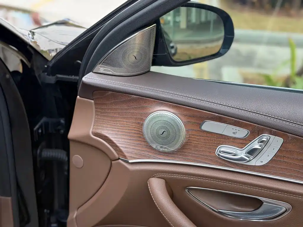 MERCEDES-BENZ E CLASS