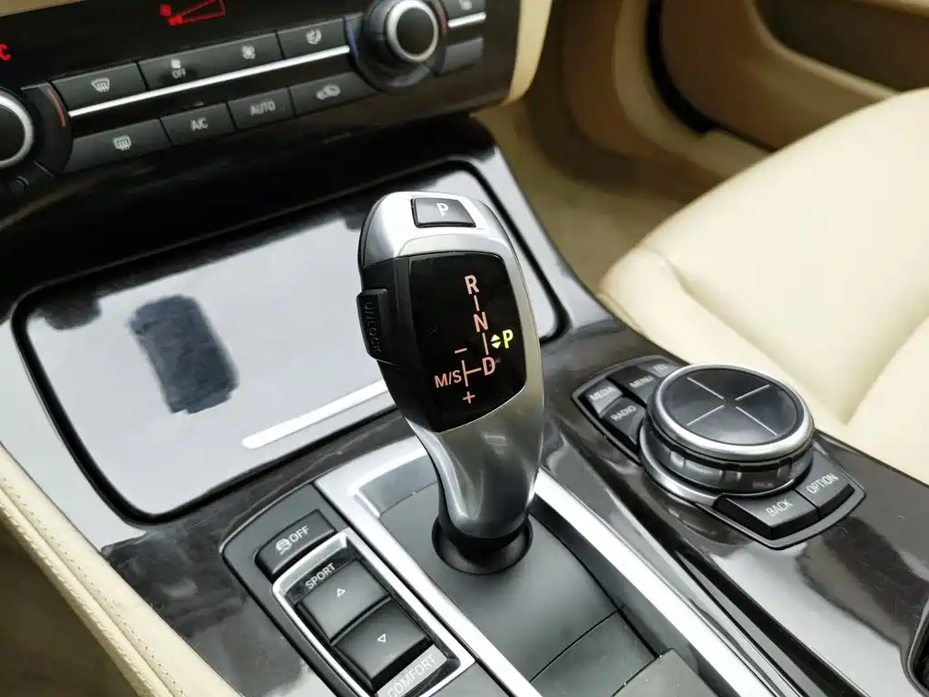 BMW 5 Series — миниатюра 13