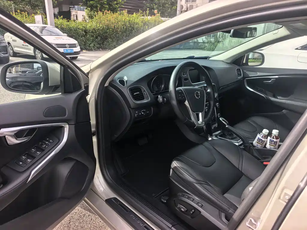 Volvo V40 — миниатюра 5