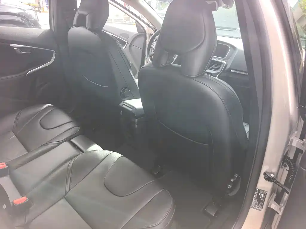 Volvo V40 — миниатюра 14