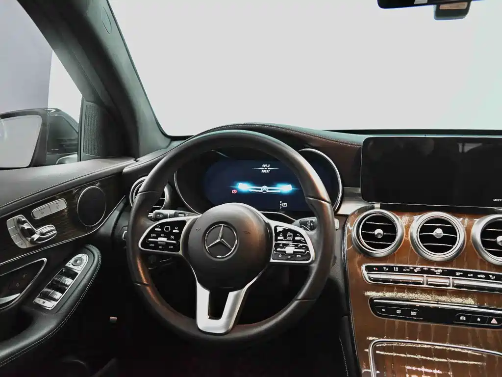 Mercedes-Benz GLC — миниатюра 12