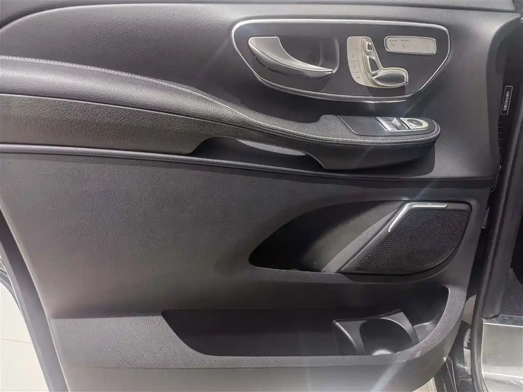 MERCEDES-BENZ V CLASS