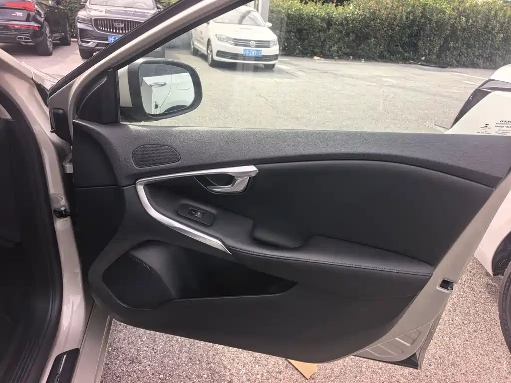 Volvo V40 — миниатюра 21