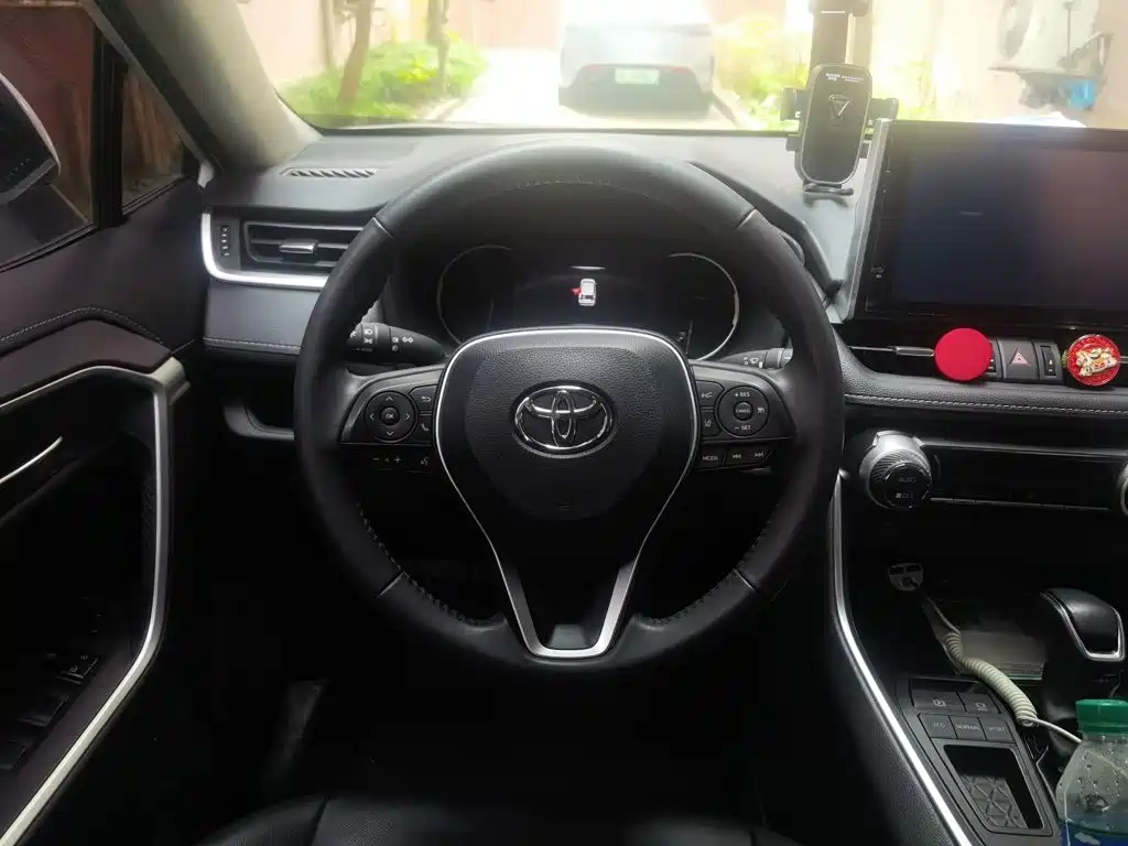 Toyota RAV4 — миниатюра 11