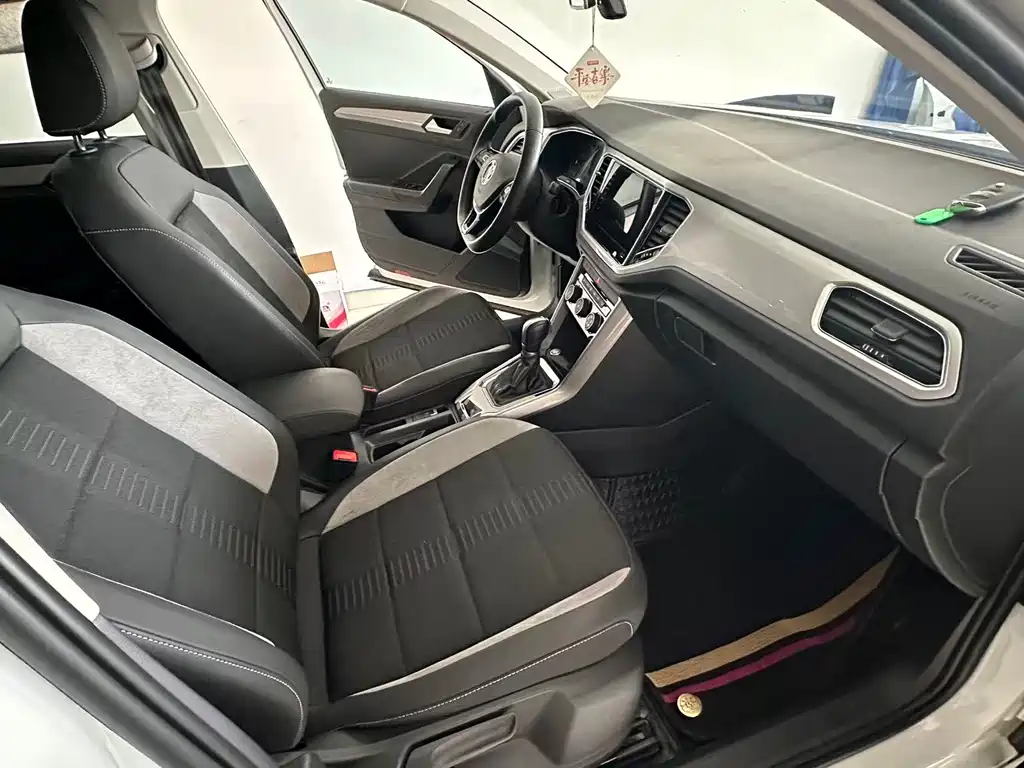 VOLKSWAGEN T ROC EXPLORING SONGS