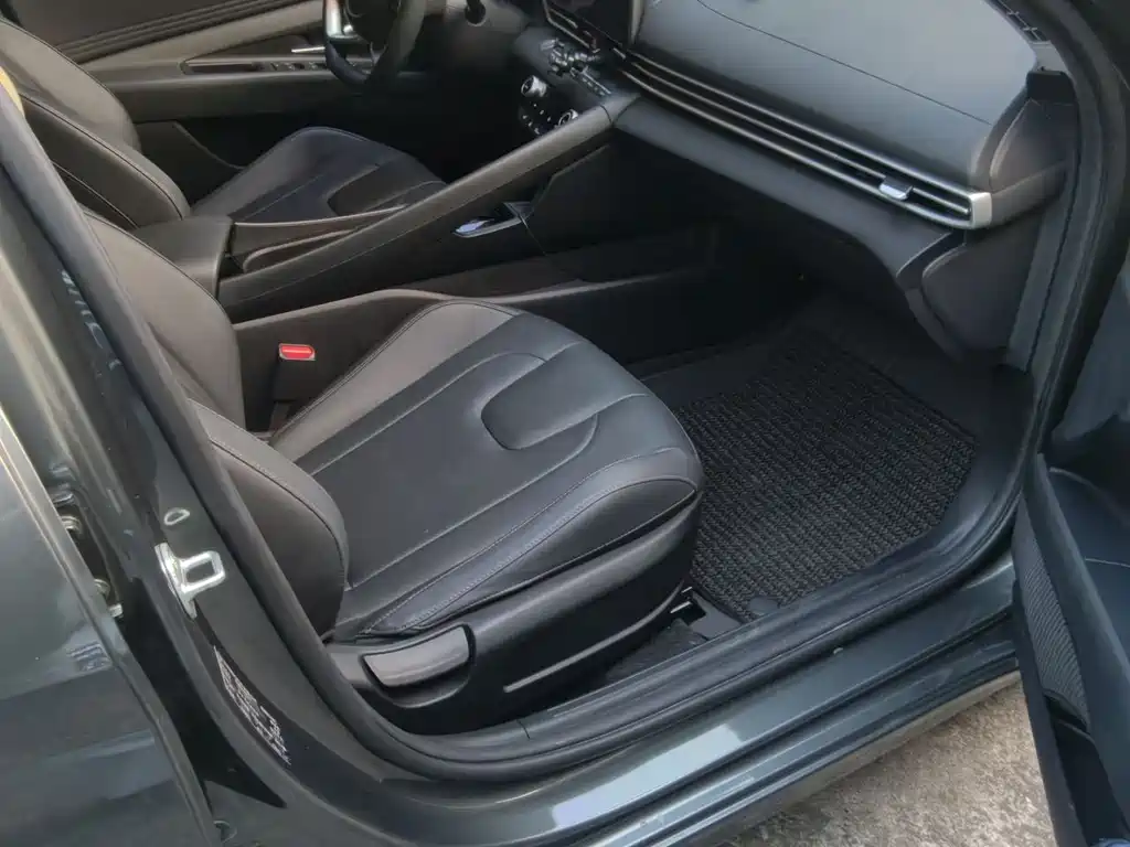 Hyundai Elantra — миниатюра 6