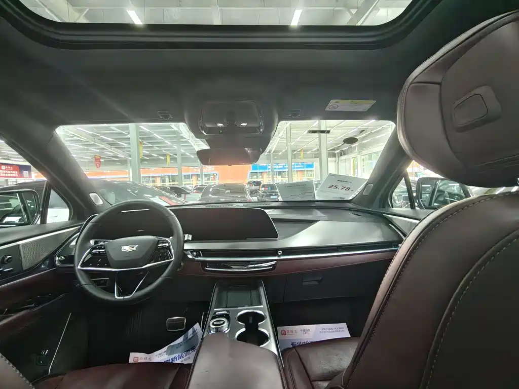 Cadillac XT5 2025 2.0T