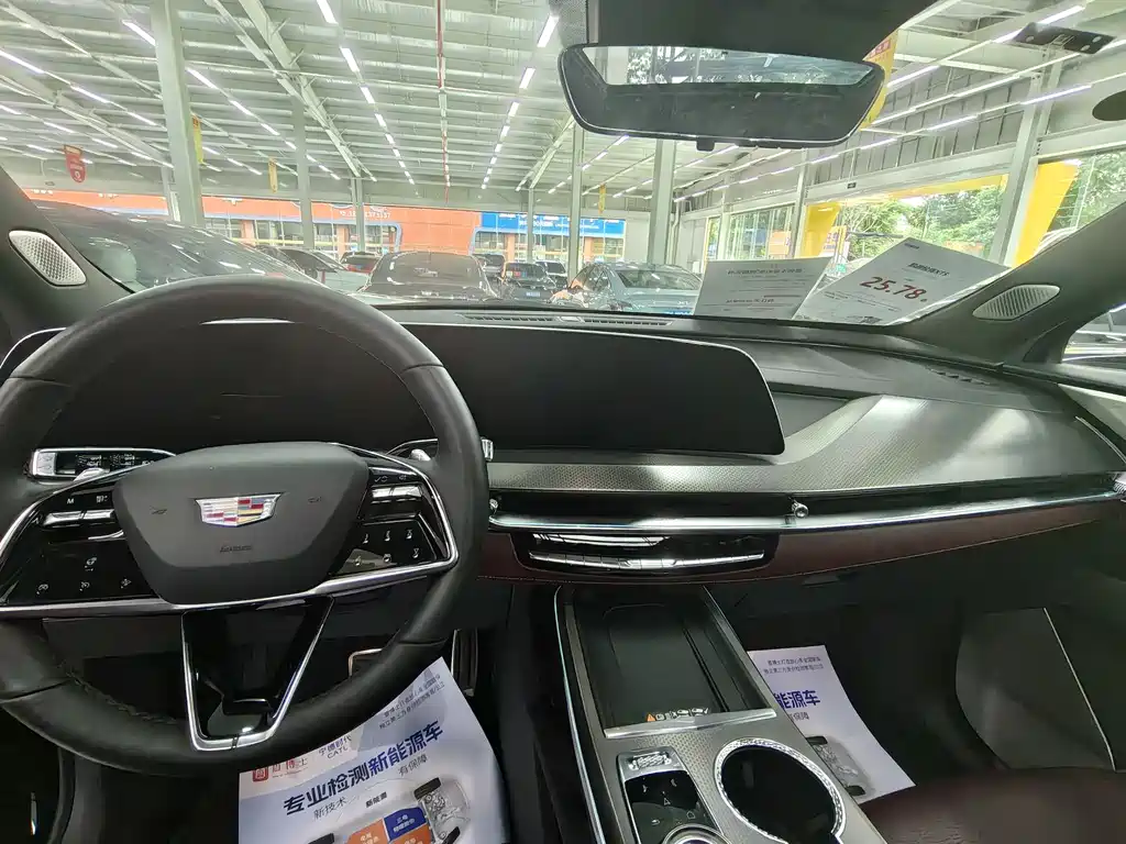 Cadillac XT5 2025 2.0T