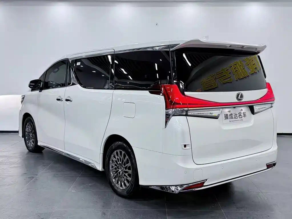 Lexus LM 2020 300h мест