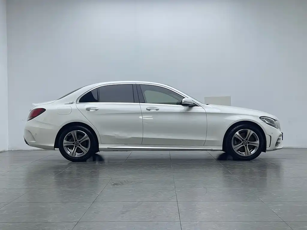 Mercedes-Benz C-Class — миниатюра 7