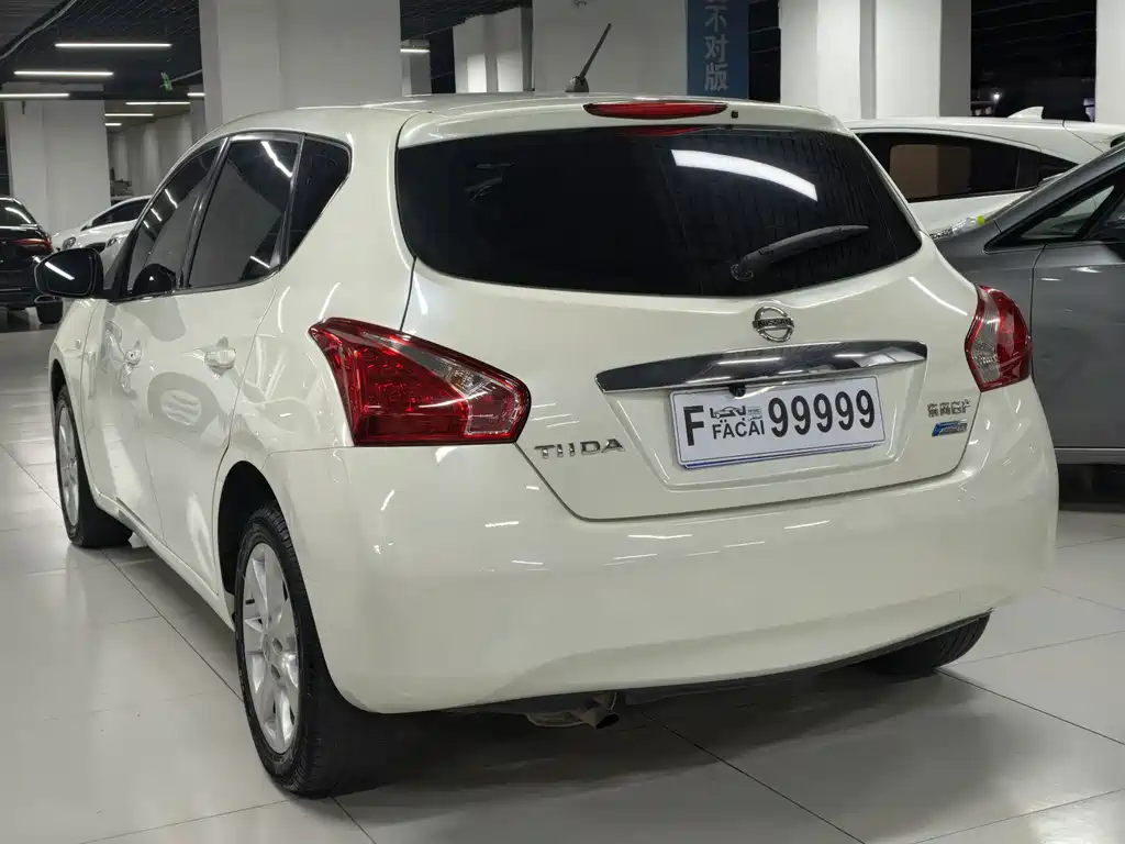 Nissan Tiida — миниатюра 4