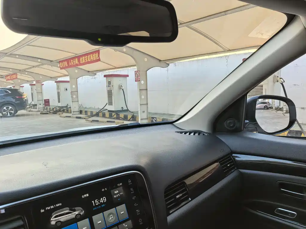 MITSUBISHI OUTLANDER