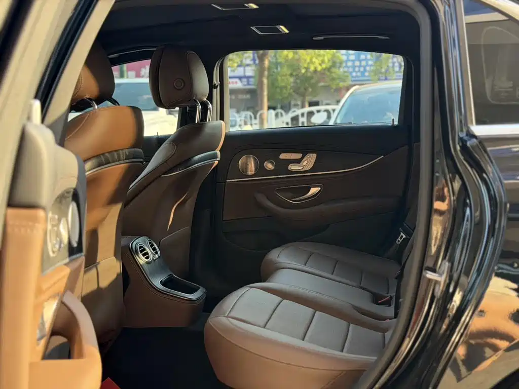 Mercedes-Benz E-Class — миниатюра 6