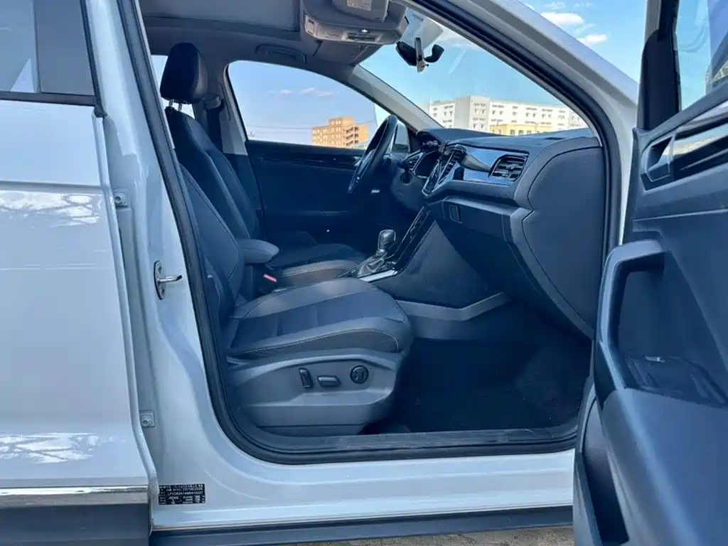 Volkswagen T-Roc — миниатюра 21
