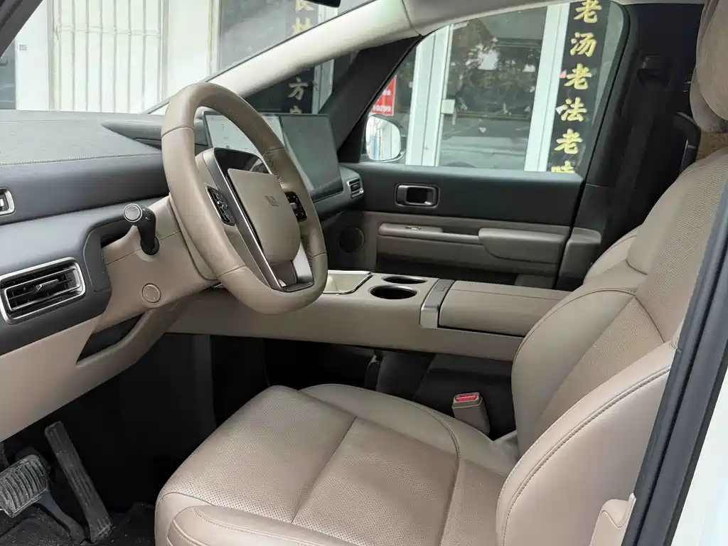 Li Auto MEGA 2025 Home