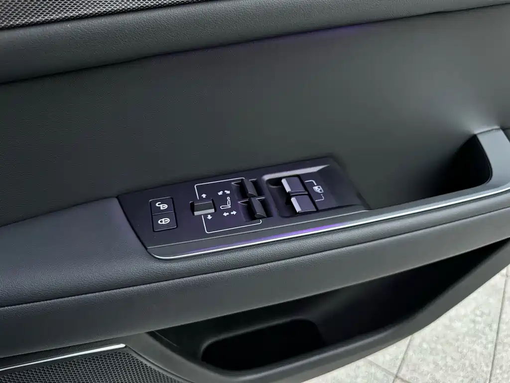 Jaguar XEL — миниатюра 6