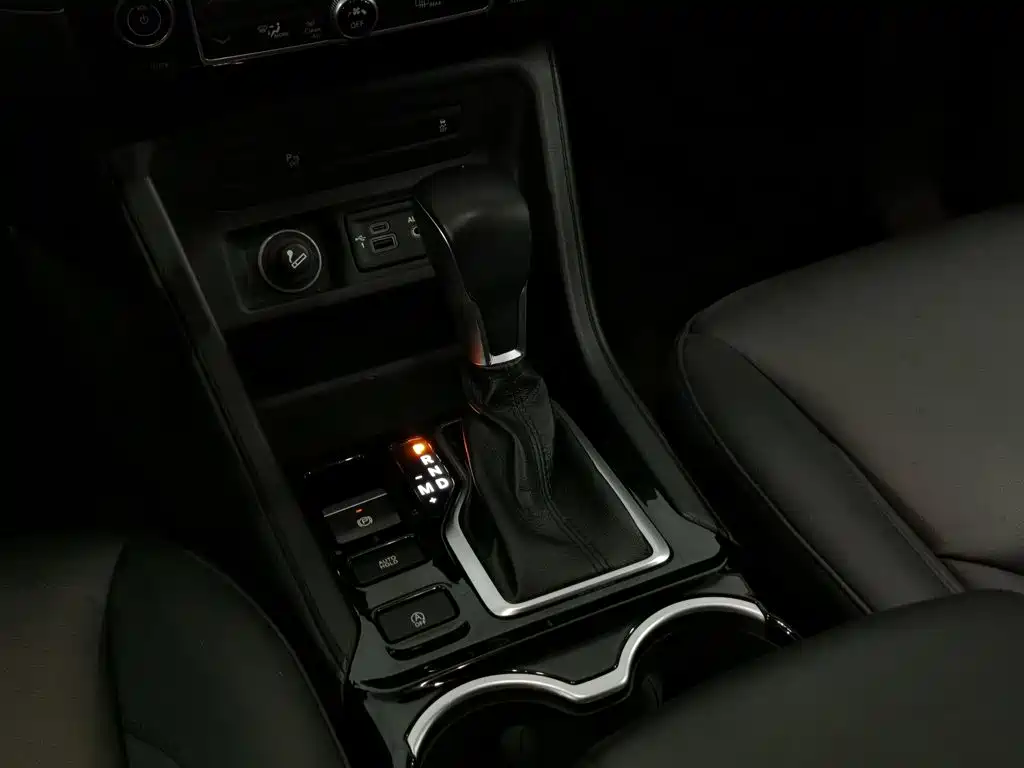 Jeep Grand Commander — миниатюра 13