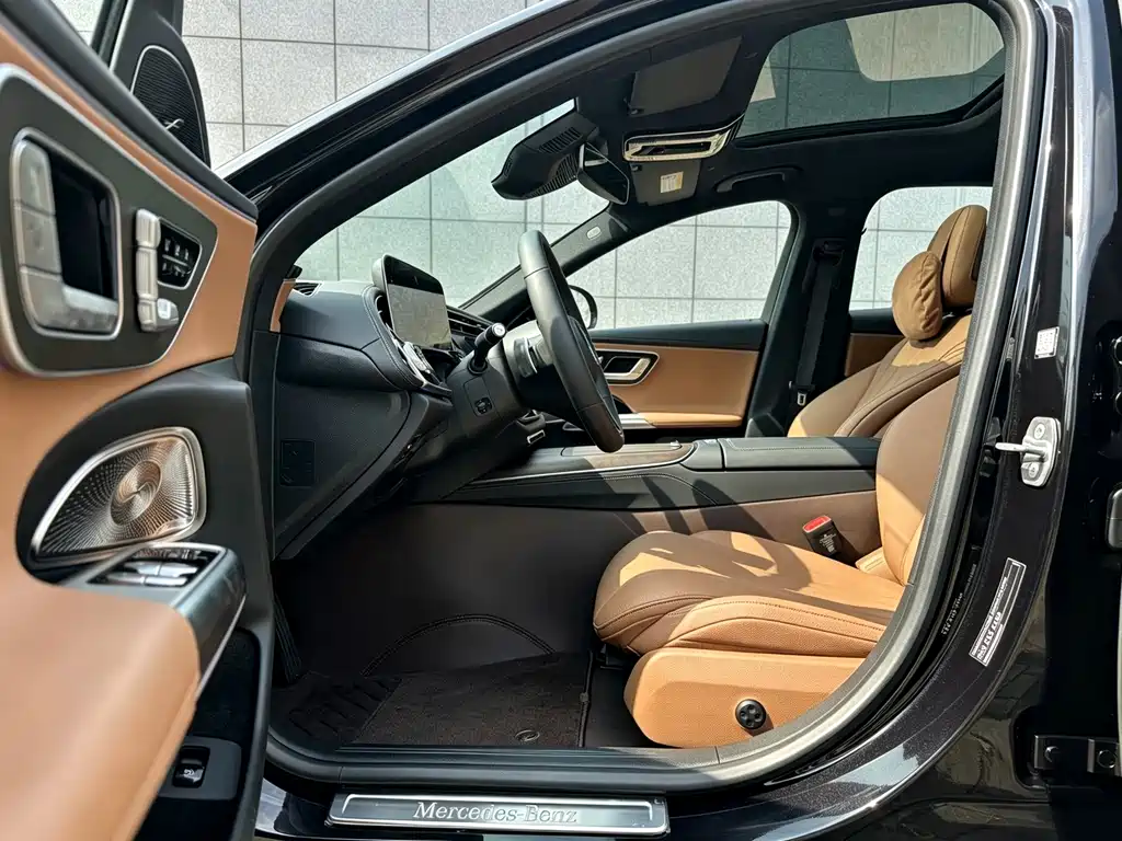 Mercedes-Benz E-Class — миниатюра 5