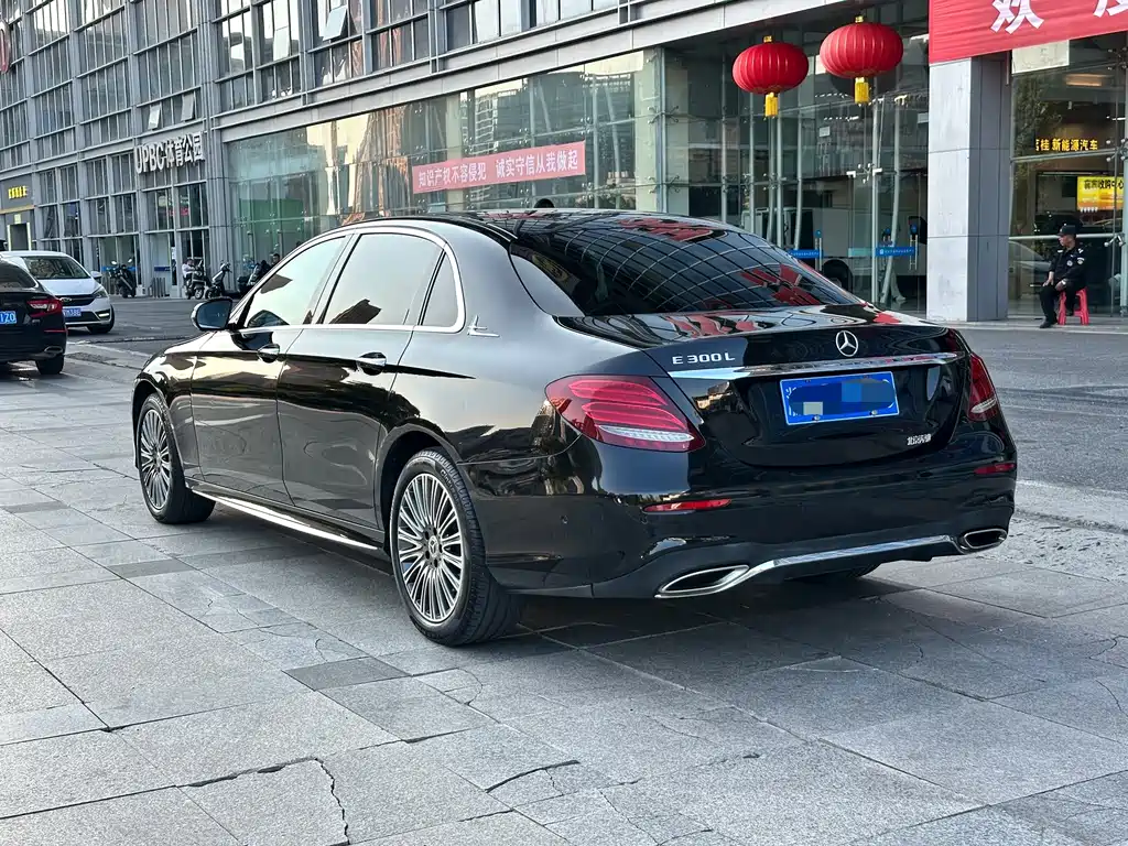 Mercedes-Benz E-Class — миниатюра 6