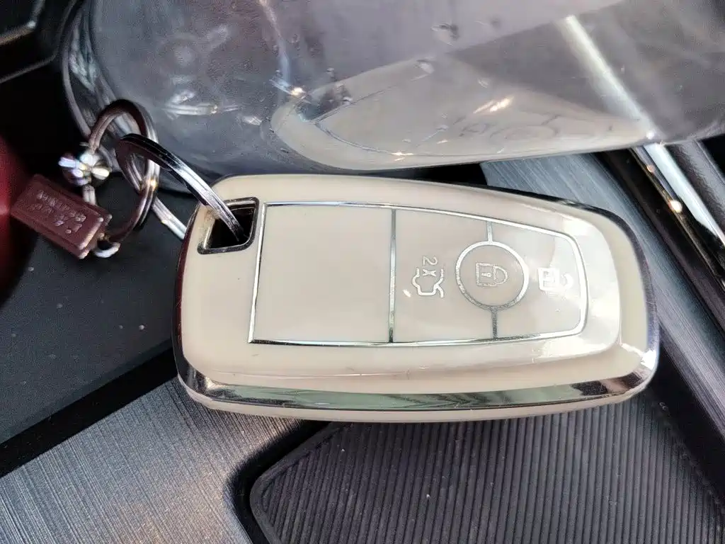 Ford Mondeo — миниатюра 12