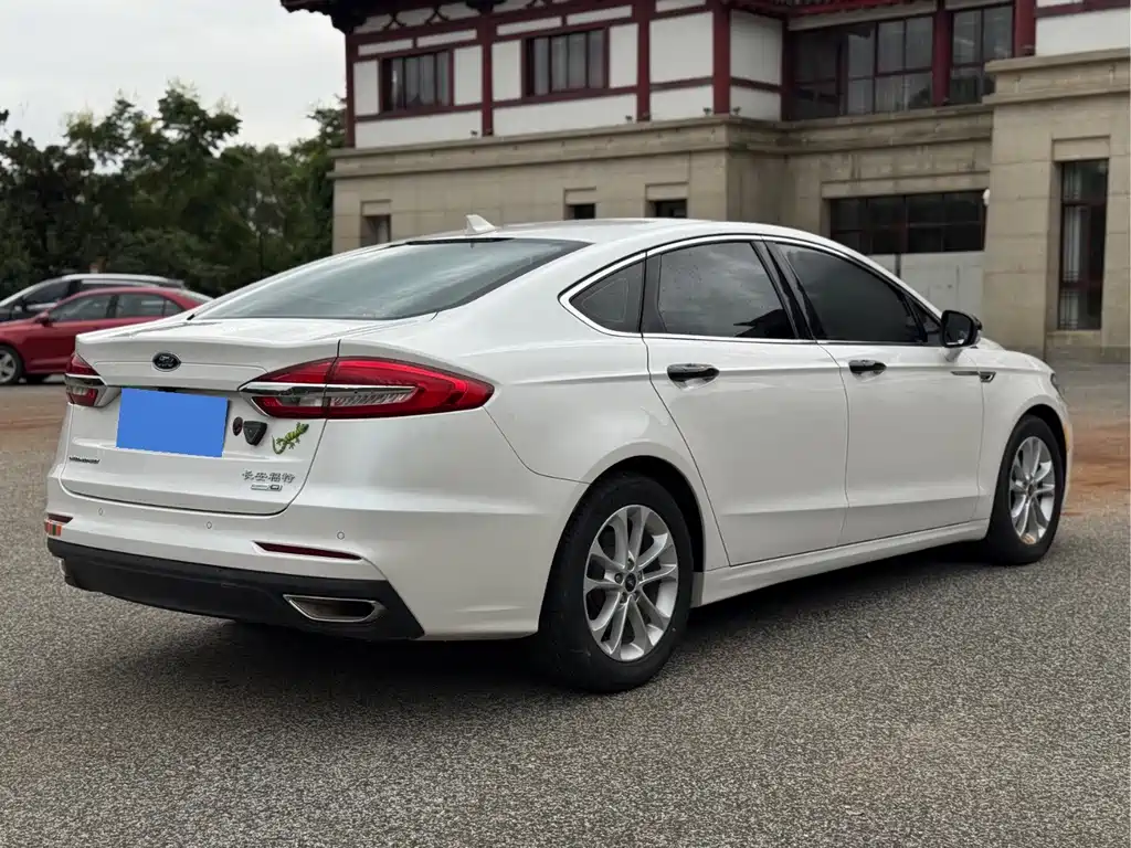 Ford Mondeo — миниатюра 6
