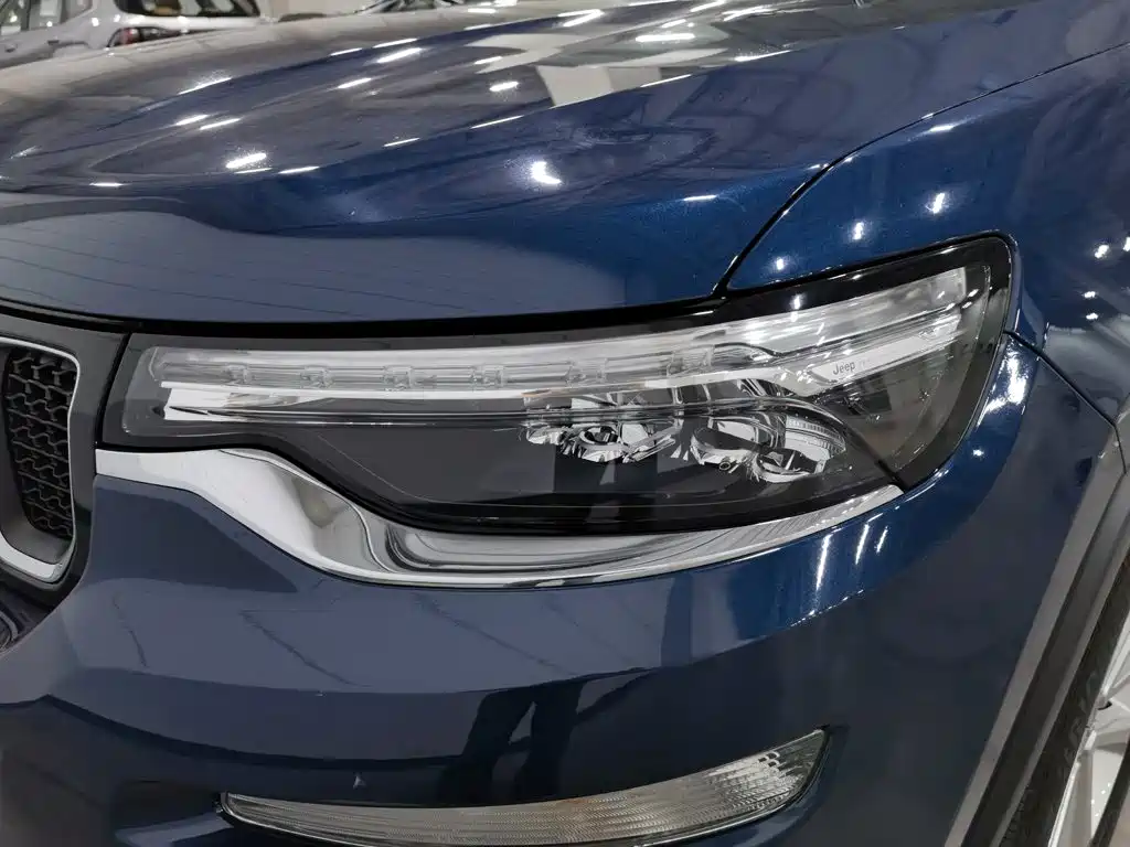 Jeep Grand Commander — миниатюра 7