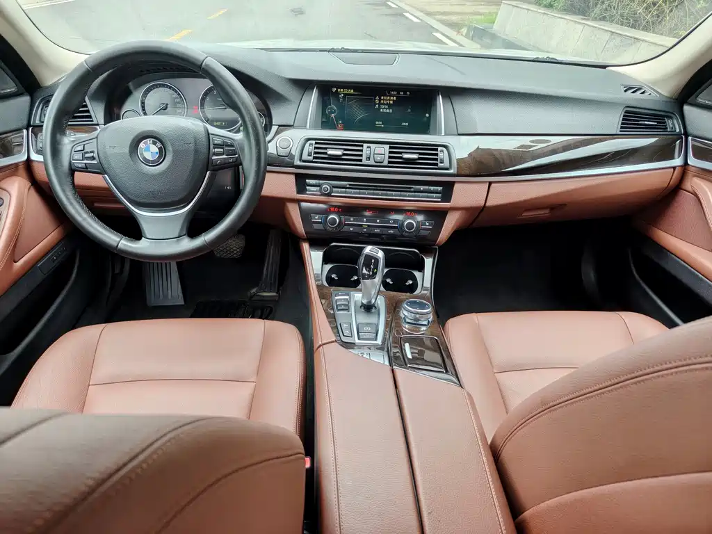 BMW 5 Series — миниатюра 6