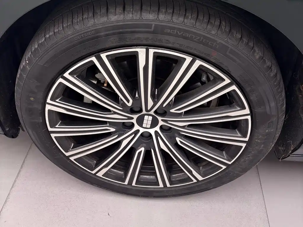 Geely Galaxy Galaxy 8 8 2025 130km EM-i Flagship