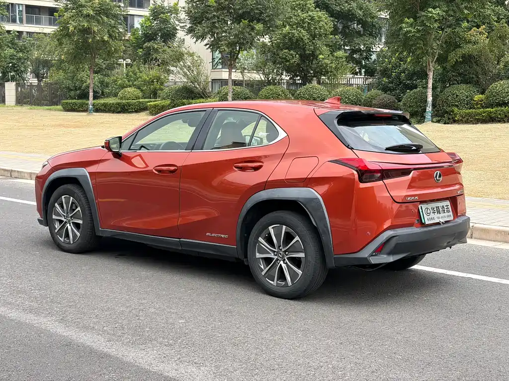 Lexus UX New Energy — миниатюра 3