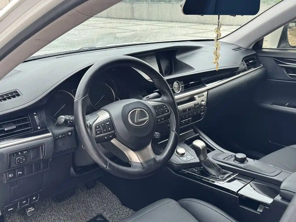 Lexus ES — миниатюра 17