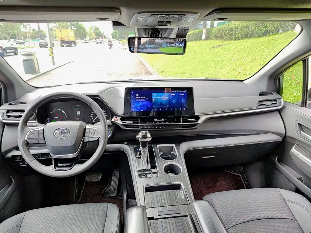 Toyota Sienna — миниатюра 10