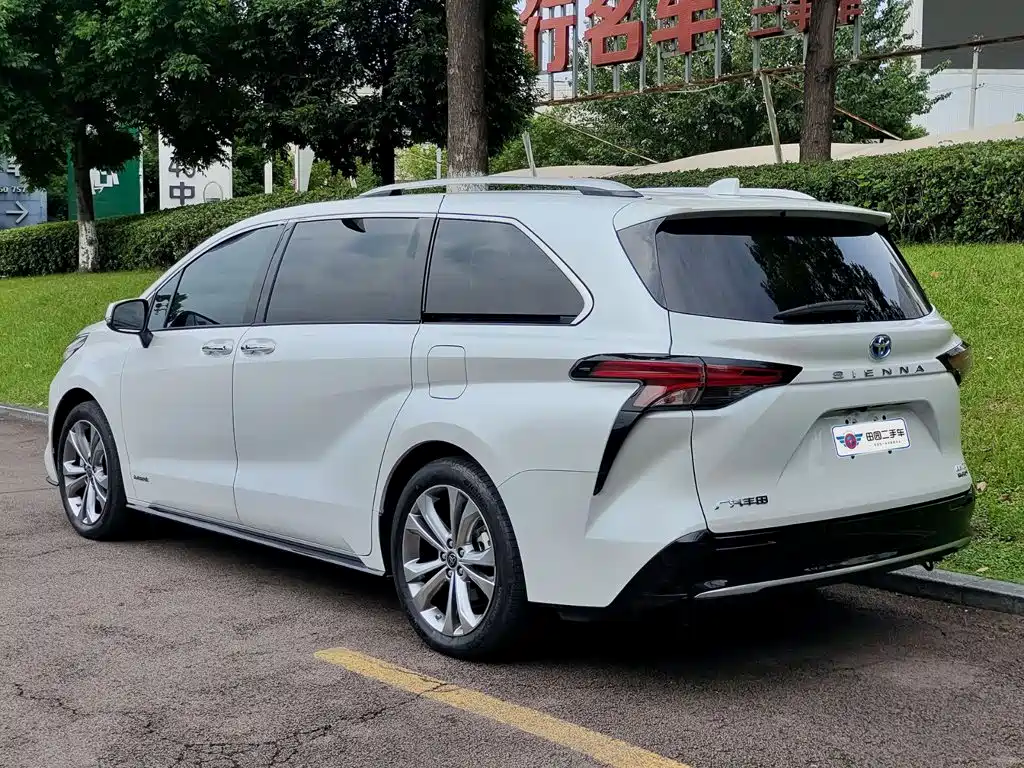 Toyota Sienna — миниатюра 4