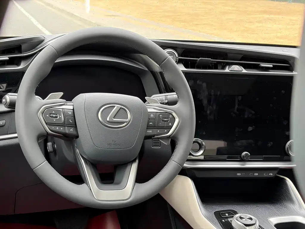 Lexus RZ — миниатюра 11