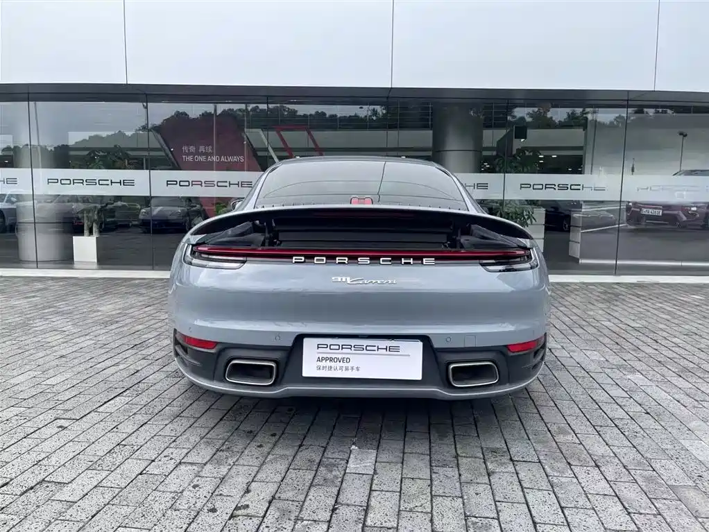 PORSCHE 911