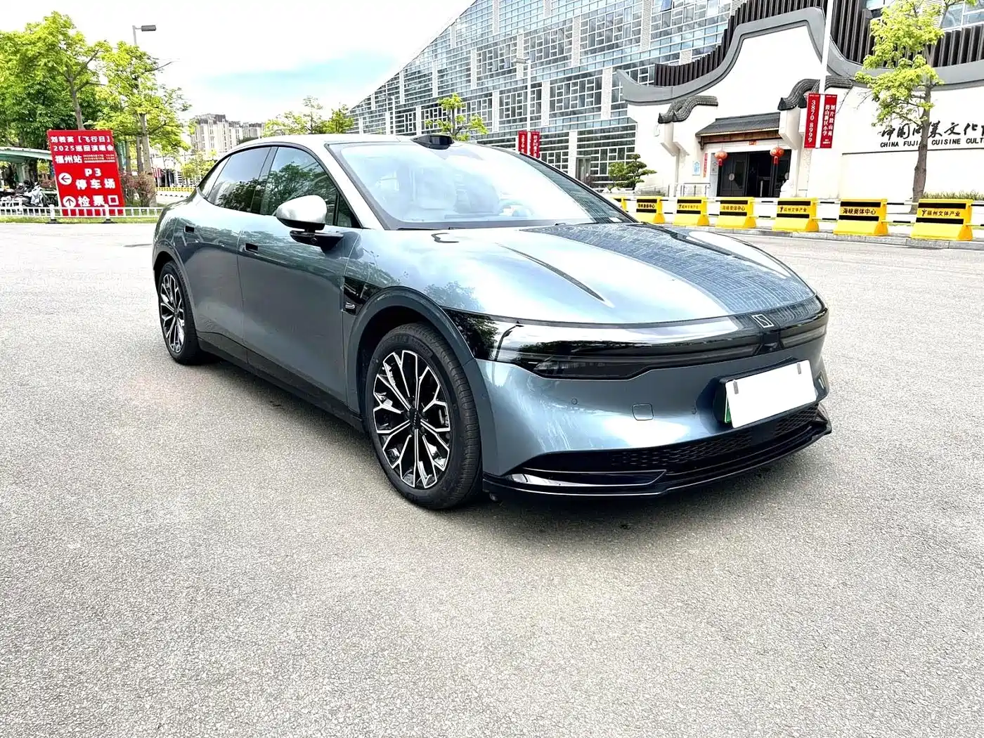 Zeekr 007