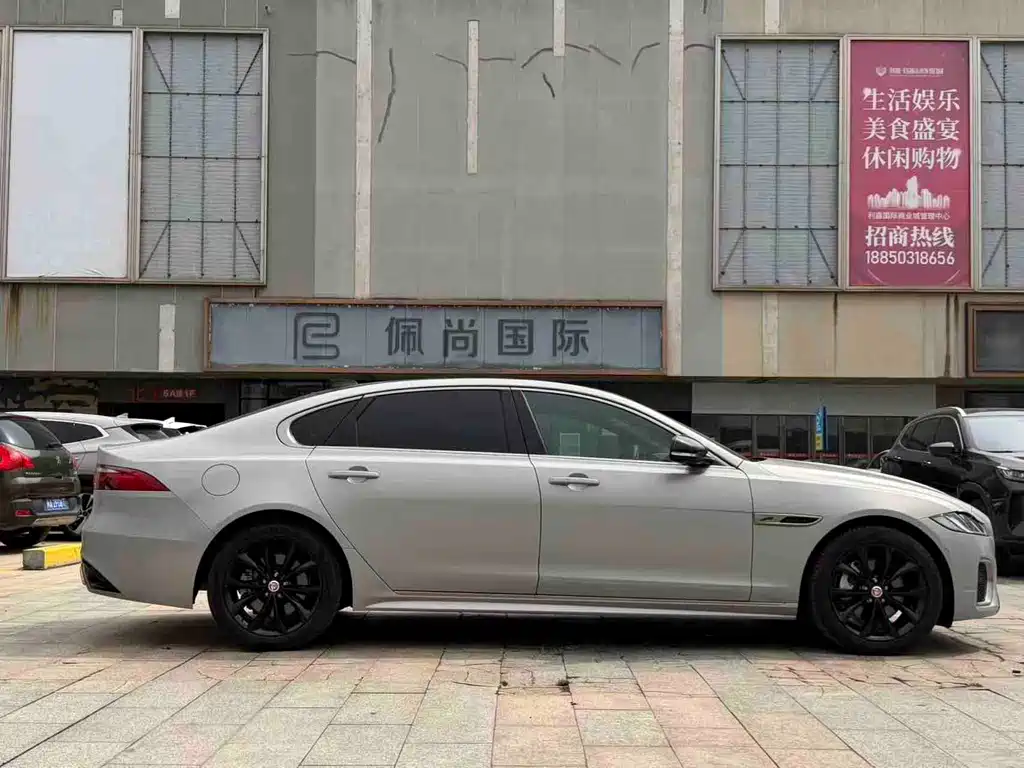 Jaguar XFL — миниатюра 5